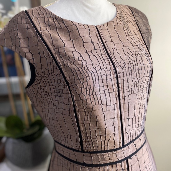David Meister Bronze Embossed Sheath Dress 8 - Picture 2 of 11